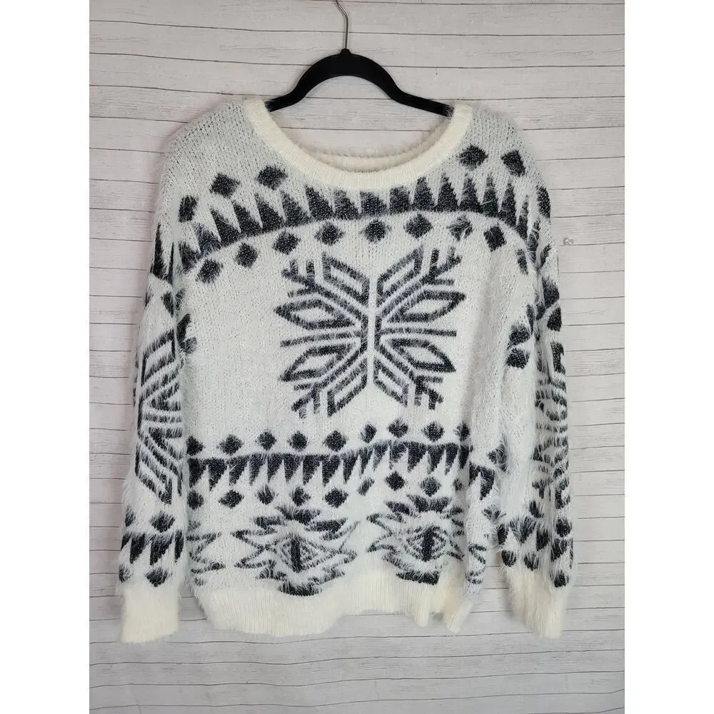 Maurices White Snowflake Eyelash Fuzzy Knit Pullover Sweater, sz Large